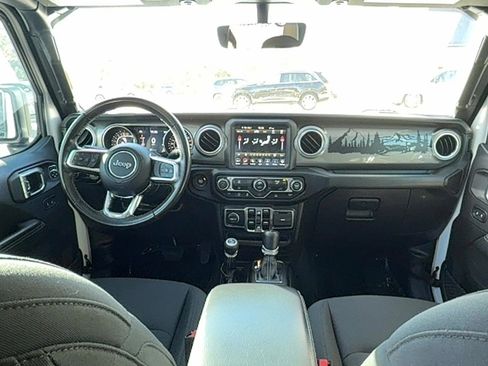 Used 2022 Jeep Gladiator Overland image 14