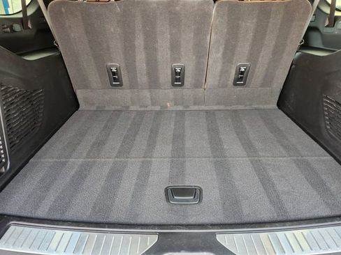 Used 2025 Chevrolet Suburban High Country image 33