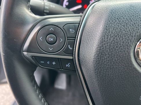 Used 2018 Toyota Camry XLE image 14