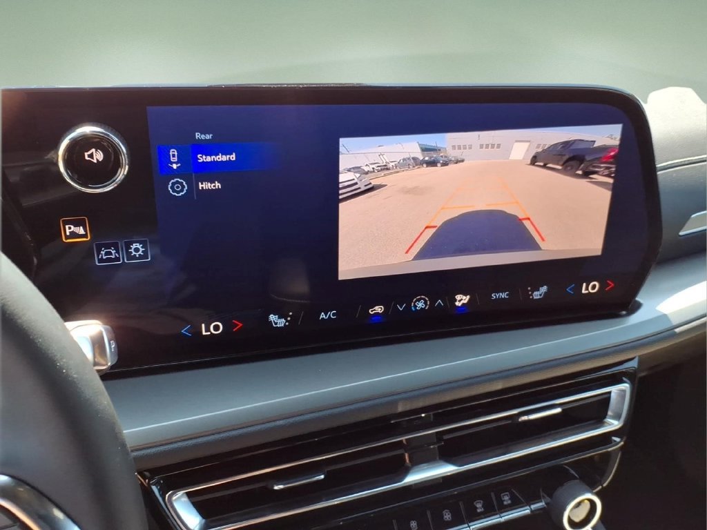 Certified 2025 Chevrolet Traverse LT FWD image 11