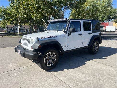 Used 2013 Jeep Wrangler Unlimited Rubicon AWD/4WD image 7