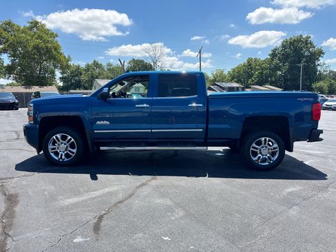 Used 2015 Chevrolet Silverado 2500 High Country w/ High Country Premium Package AWD/4WD image 3