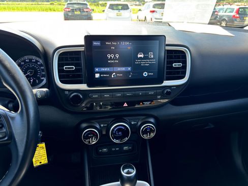 Used 2022 Hyundai Venue SEL w/ Cargo Package image 15