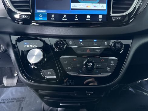 New 2026 Chrysler Voyager LX image 22