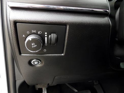 Used 2021 Jeep Grand Cherokee Limited image 27