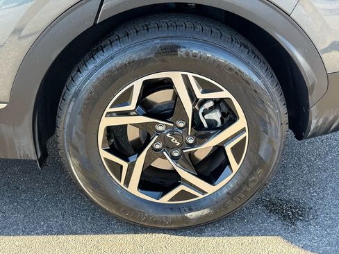 Used 2024 Kia Sportage LX image 9