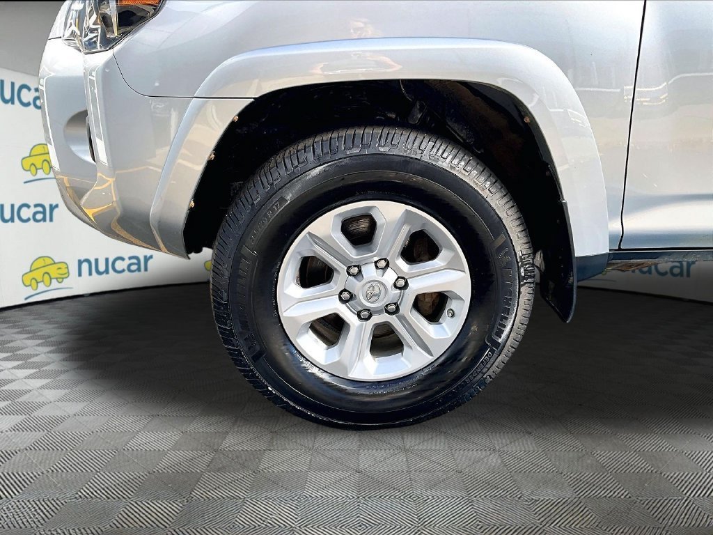 Used 2018 Toyota 4Runner SR5 AWD/4WD image 28