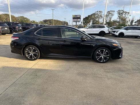 Used 2020 Toyota Camry SE image 12