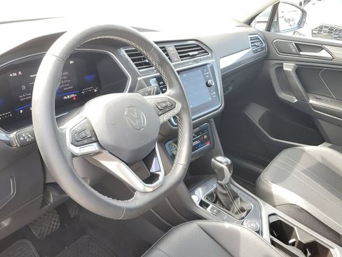 Certified 2023 Volkswagen Tiguan SE w/ Panoramic Sunroof Package AWD/4WD image 25