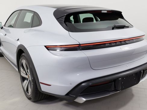 Used 2023 Porsche Taycan 4 Cross Turismo image 23