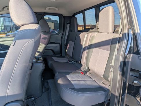 Used 2021 Nissan Titan SV w/ SV Convenience Package image 13