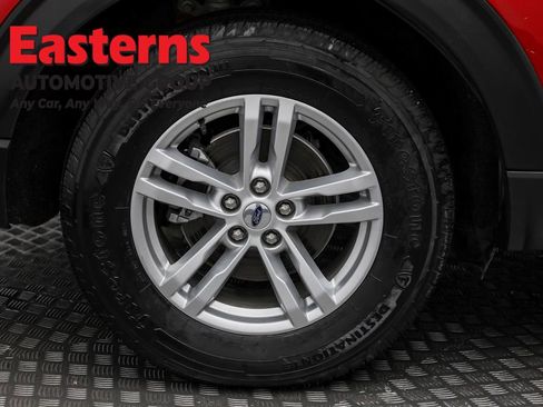 Used 2021 Ford Explorer XLT image 30