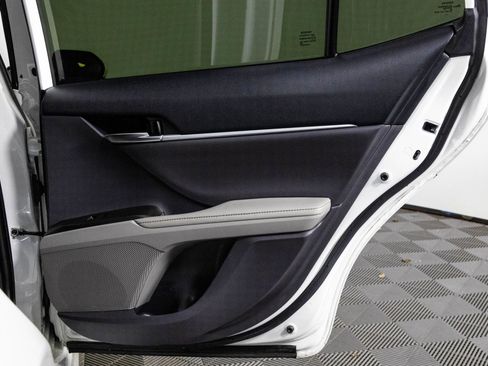 Used 2022 Toyota Camry XSE image 39