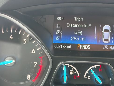 Used 2018 Ford Escape Titanium w/ Ford Safe & Smart Package FWD image 12