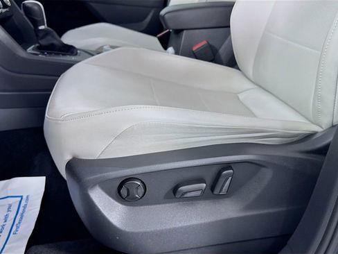 Used 2018 Volkswagen Tiguan SE w/ Panoramic Sunroof Package image 24