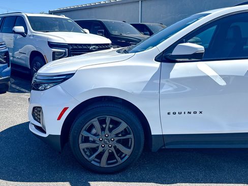 Certified 2023 Chevrolet Equinox RS w/ RS Leather Package AWD/4WD image 9