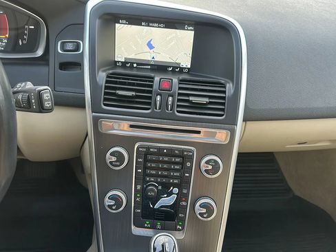 Used 2015 Volvo XC60 T5 Premier w/ Proximity Package FWD image 17
