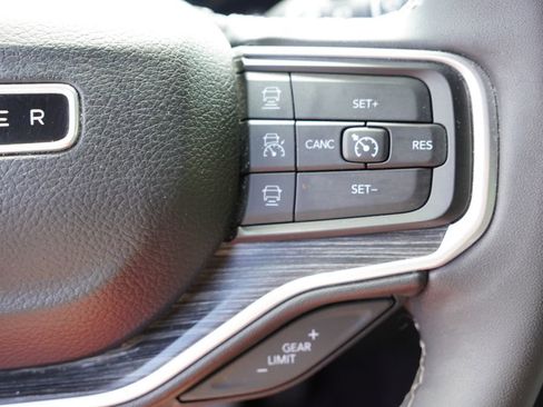 Certified 2024 Jeep Wagoneer Series II w/ Flexible Seating Group AWD/4WD image 38