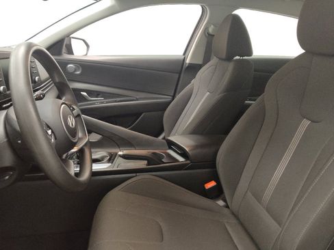 Used 2025 Hyundai Elantra SE FWD image 17