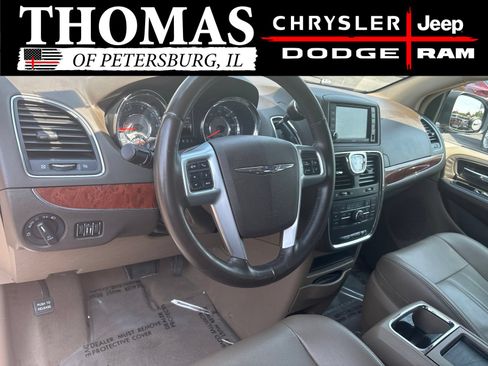 Used 2013 Chrysler Town & Country Touring FWD image 11