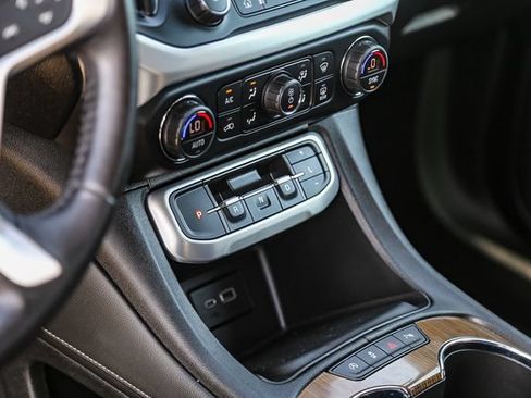 Used 2020 GMC Acadia SLE FWD image 22