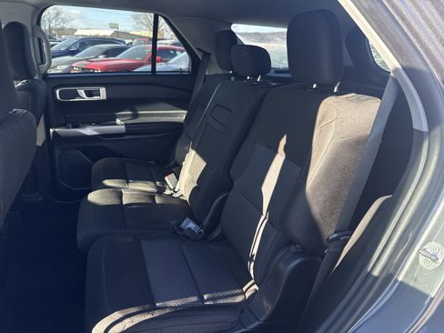 Used 2023 Ford Explorer XLT image 13