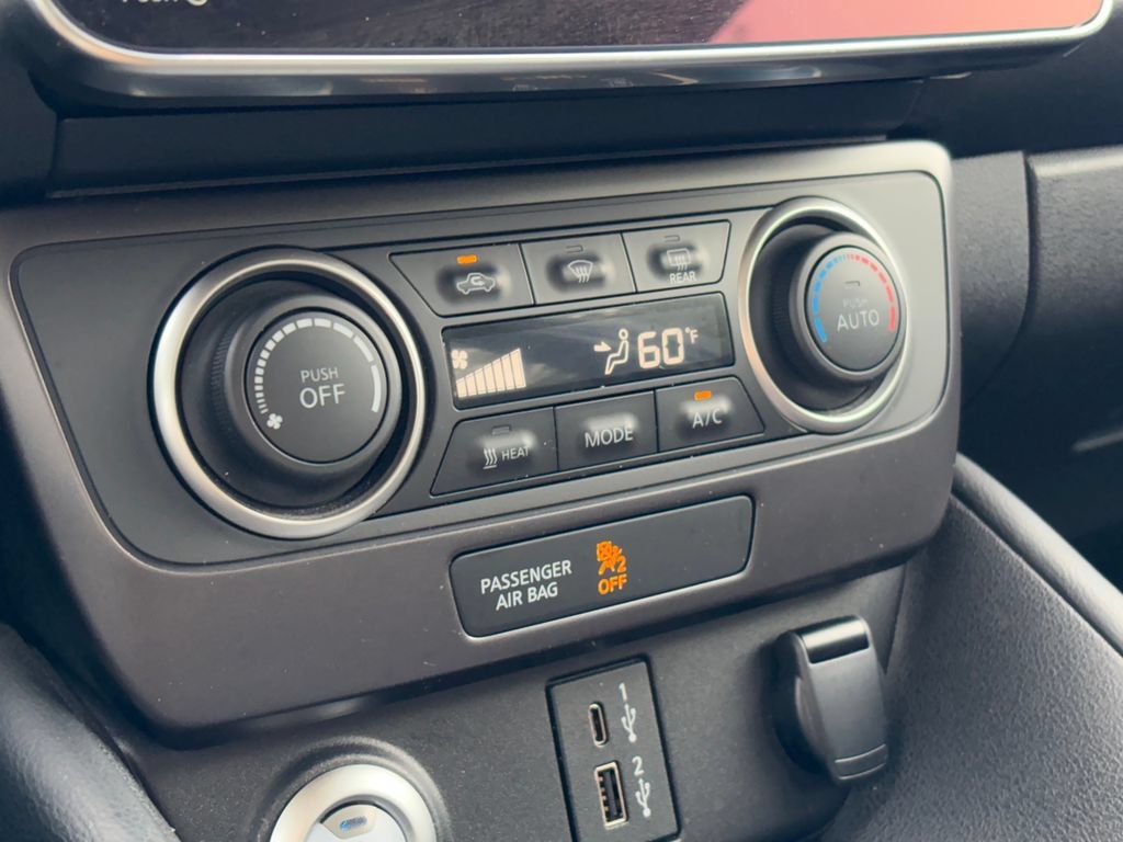 Used 2025 Nissan Leaf S FWD image 17