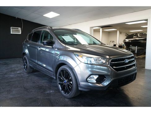 Used 2017 Ford Escape SE w/ Equipment Group 201A image 9
