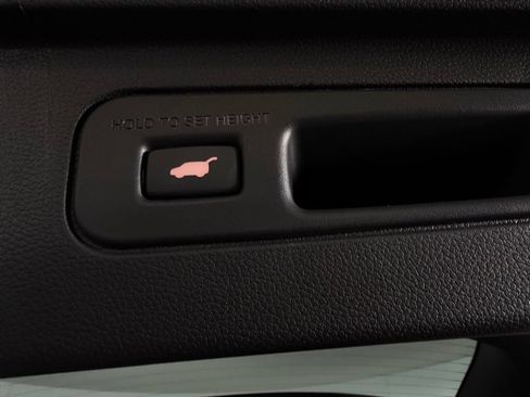 Used 2025 Honda Pilot Black Edition image 30