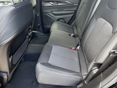 Used 2025 Jeep Grand Cherokee Laredo RWD image 20