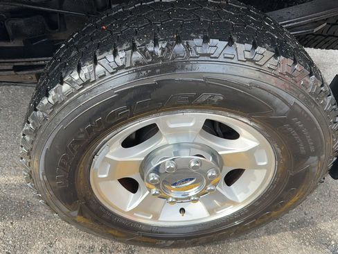 Used 2015 Ford F250 XLT w/ Snow Plow Prep Package image 9