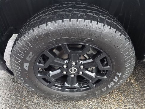 Used 2018 Nissan Titan SV w/ SV Convenience Package image 11