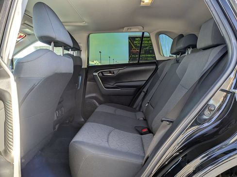Used 2022 Toyota RAV4 XLE w/ Convenience Package FWD image 14