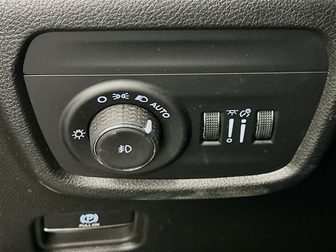 Used 2023 Jeep Grand Cherokee Limited image 17