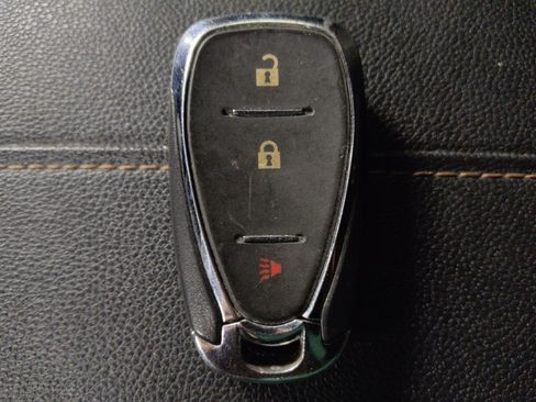 Used 2021 Chevrolet Traverse LS FWD image 32
