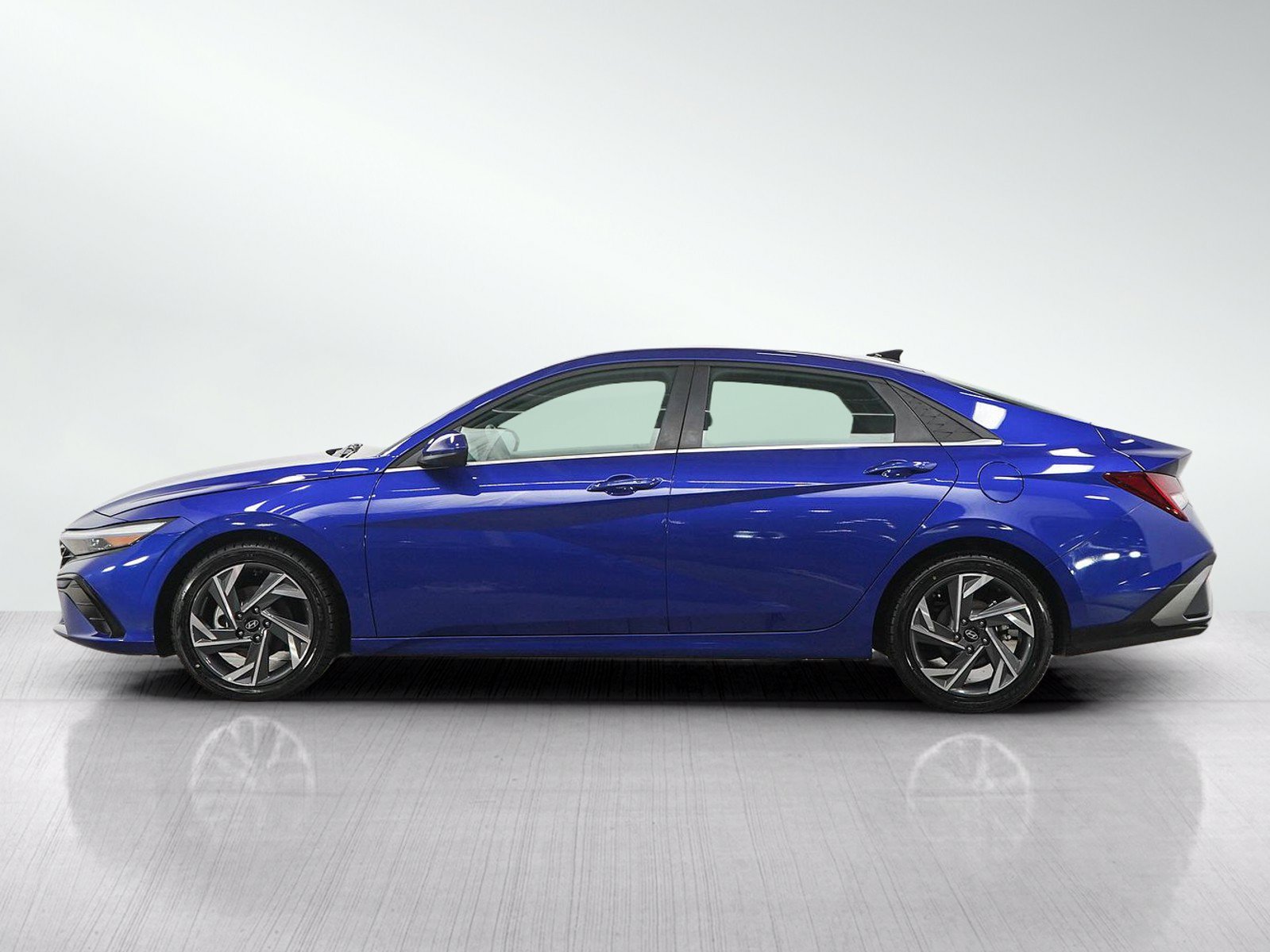 Used 2025 Hyundai Elantra SEL FWD image 2
