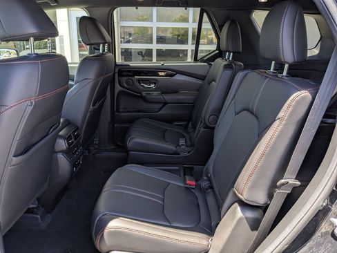 Certified 2025 Honda Pilot TrailSport image 30