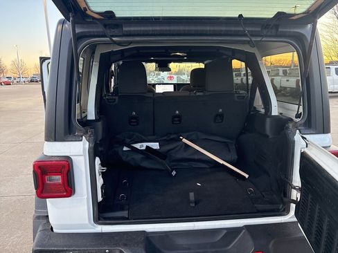 Used 2025 Jeep Wrangler Unlimited Rubicon image 22