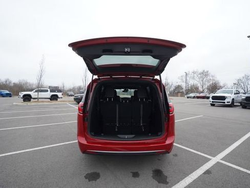 New 2026 Chrysler Pacifica Select image 17