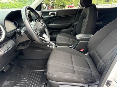 Used 2024 Hyundai Venue SEL FWD image 22