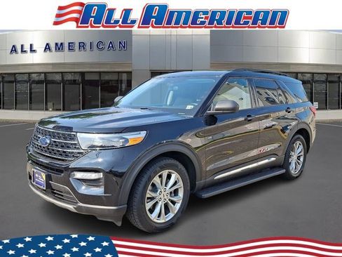 Certified 2023 Ford Explorer XLT w/ Equipment Group 202A AWD/4WD image 1