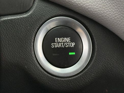 Used 2022 Chevrolet Equinox LS w/ LS Convenience Package FWD image 18