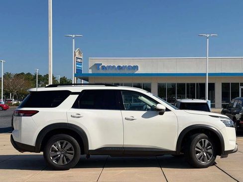 Used 2025 Nissan Pathfinder SV AWD/4WD image 6