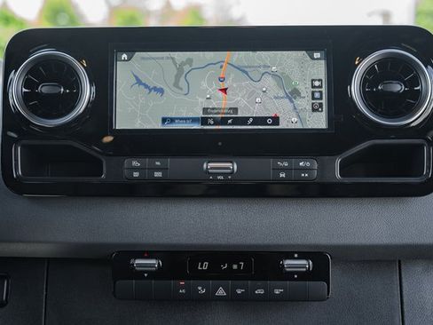 Used 2024 Mercedes-Benz Sprinter 3500 image 18