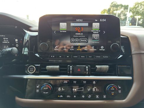 Used 2023 Nissan Pathfinder Platinum image 28