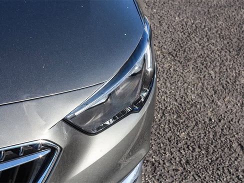 Used 2019 Buick Regal Essence image 11