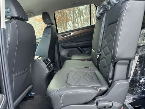 New 2026 Volkswagen Atlas SE image 14