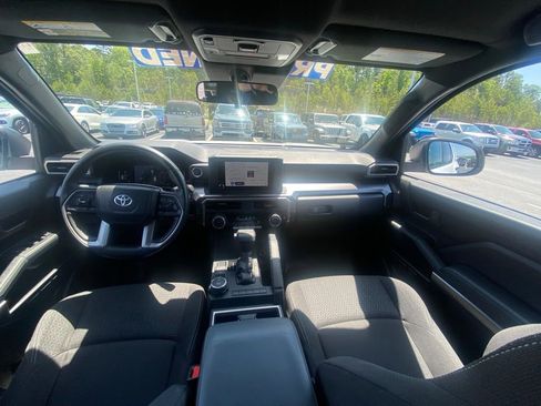 Used 2025 Toyota 4Runner SR5 AWD/4WD image 25