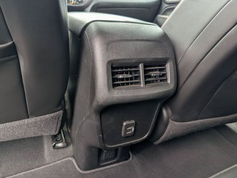 Used 2022 Chevrolet Equinox RS w/ RS Leather Package FWD image 30