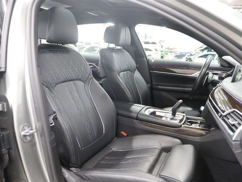 Used 2020 BMW 750i xDrive w/ M Sport Package AWD/4WD image 30
